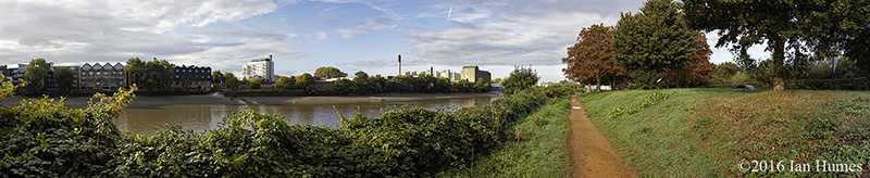 Opposite Boat Race House - Click to enlarge Opposite Boat Race House - Chiswick